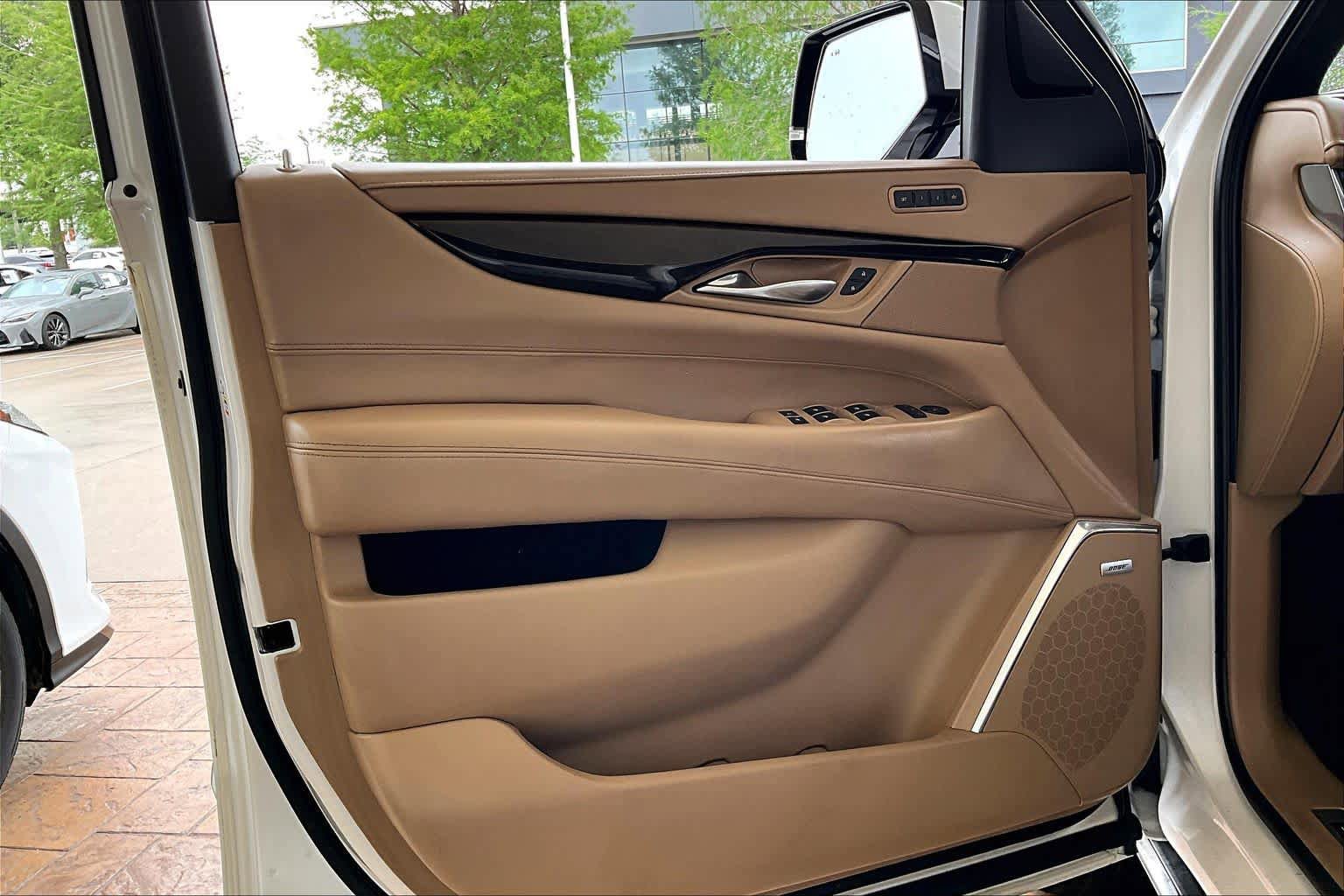 Used 2020 Cadillac Escalade Platinum AWD/4WD image 19