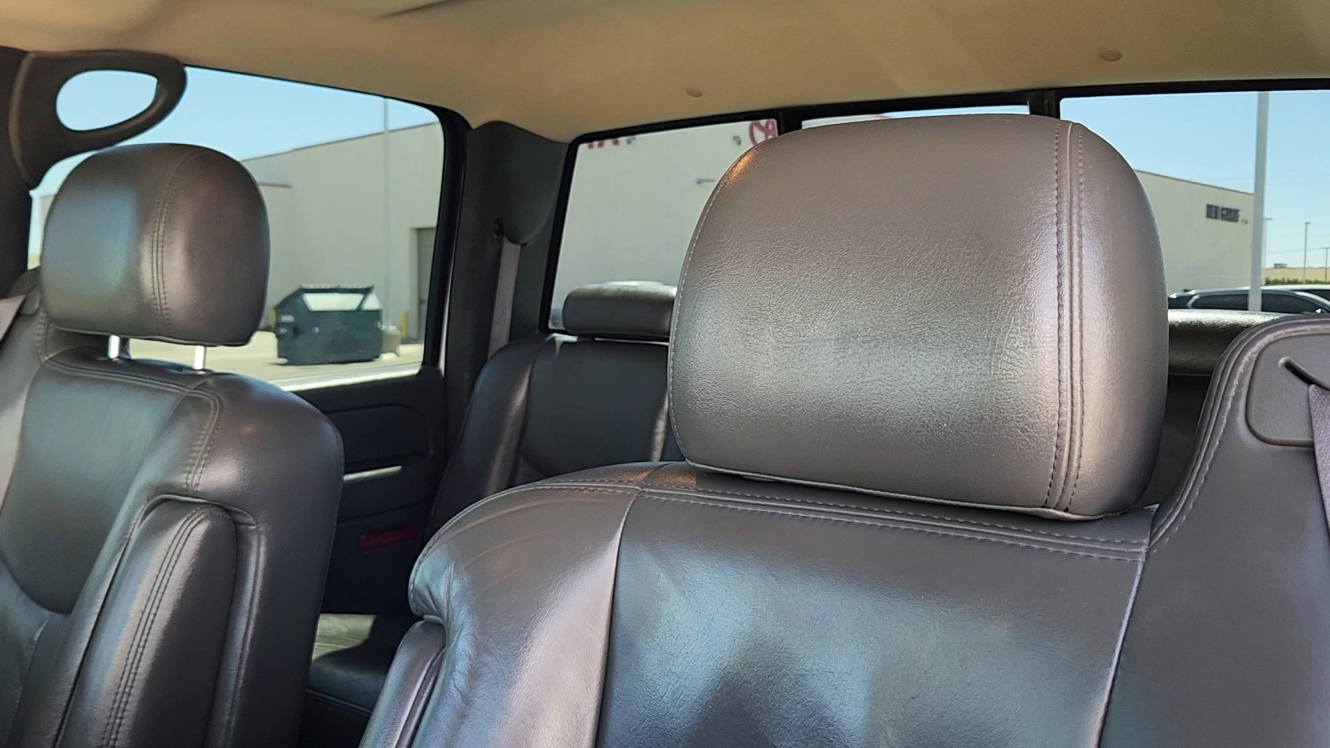 Used 2005 GMC Sierra 2500 SLT w/ Heavy-Duty Power Package AWD/4WD image 9