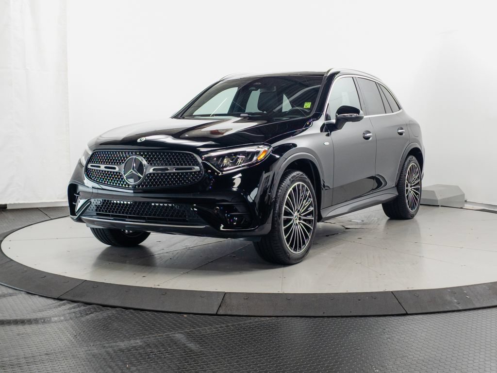 Used 2025 Mercedes-Benz GLC 350e 4MATIC image 3