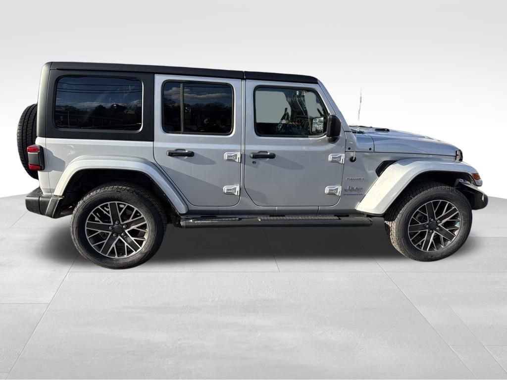 Certified 2023 Jeep Wrangler Unlimited Sahara w/ Cold Weather Group image 12