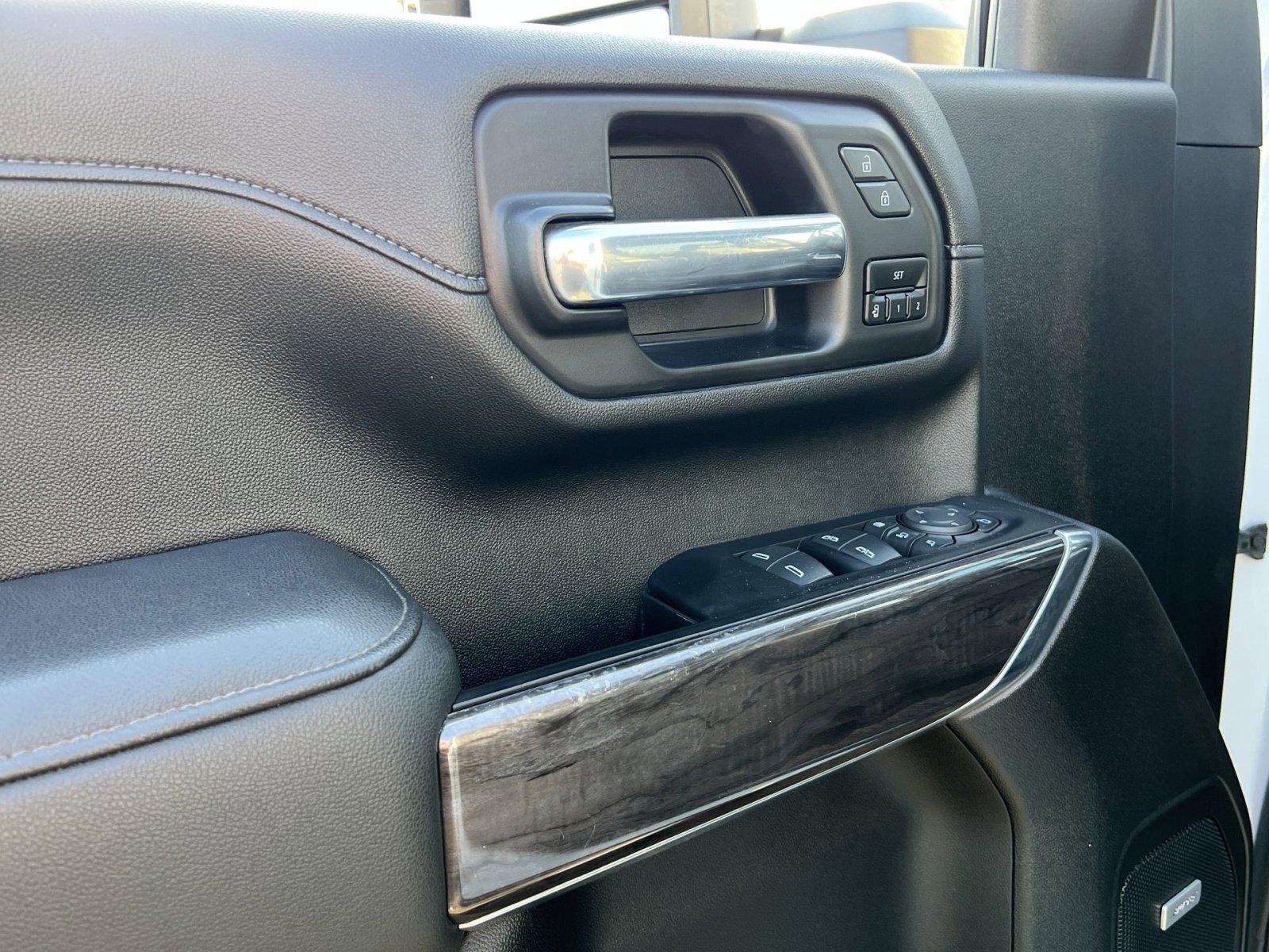 Used 2021 Chevrolet Silverado 2500 LTZ w/ Z71 Chrome Sport Edition image 15