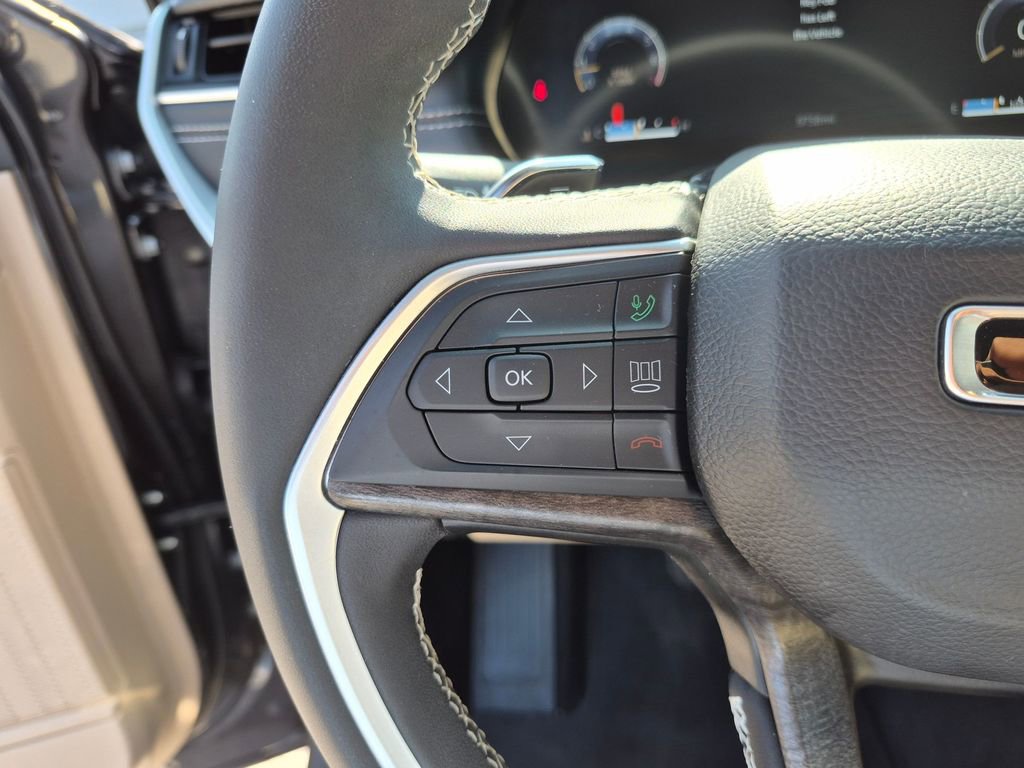 Used 2025 Jeep Grand Cherokee L Limited w/ Luxury Tech Group II image 17