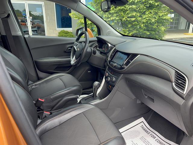 Used 2017 Chevrolet Trax LT w/ Sun & Sound Package FWD image 8