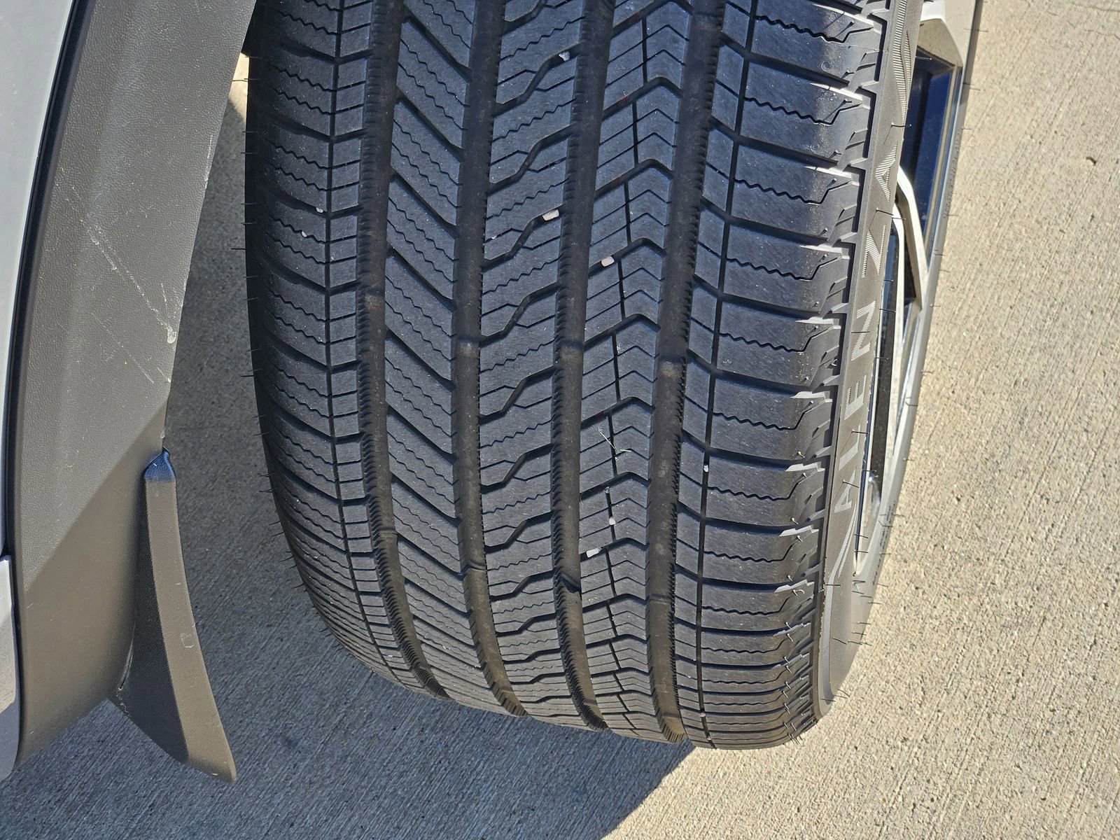 Used 2025 Volkswagen Atlas SEL Premium R-Line image 13