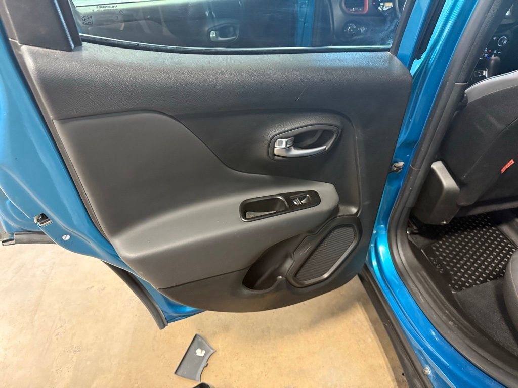 Used 2020 Jeep Renegade Trailhawk w/ Cold Weather Group AWD/4WD image 23