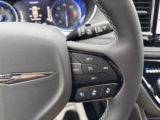 New 2026 Chrysler Pacifica Limited w/ Uconnect Theater Family Group image 37