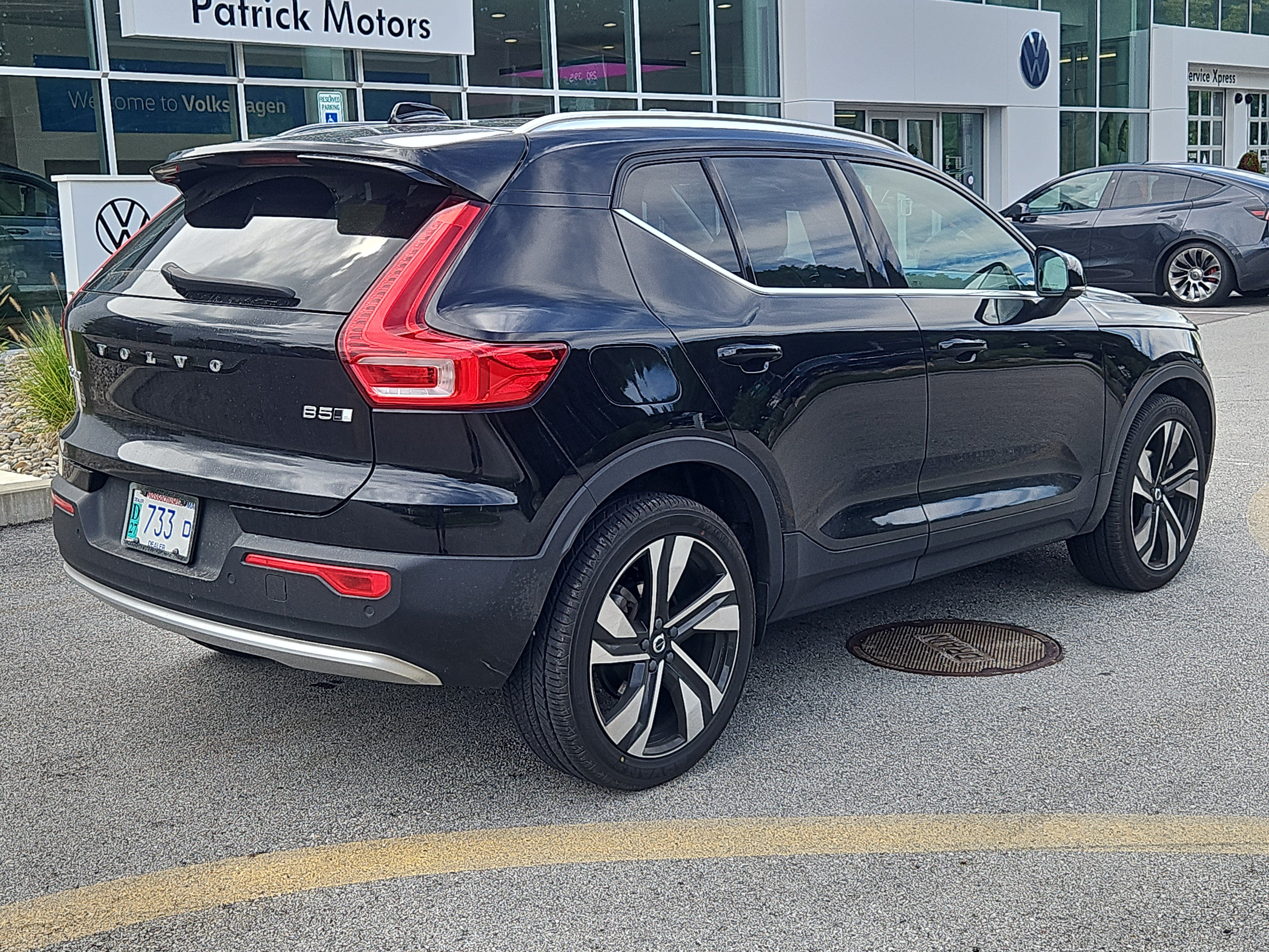 Used 2023 Volvo XC40 B5 Ultimate w/ Protection Package Premier AWD/4WD image 2