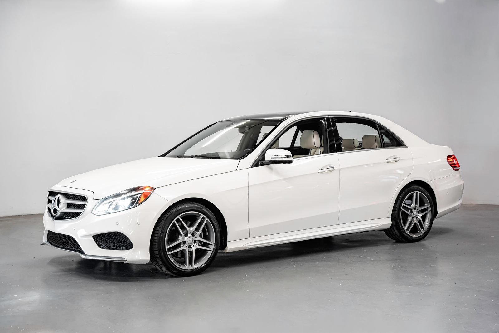 Used 2015 Mercedes-Benz E 400 Sedan image 6