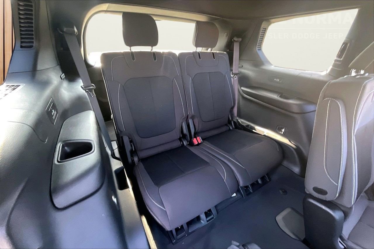 New 2025 Jeep Grand Cherokee L Laredo w/ Luxury Tech Group I image 24