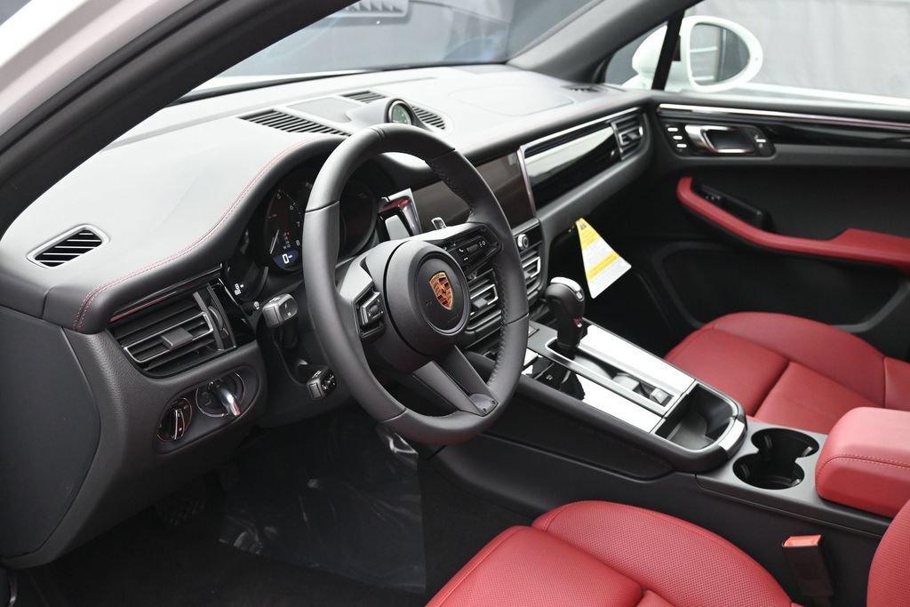 New 2026 Porsche Macan AWD/4WD image 4