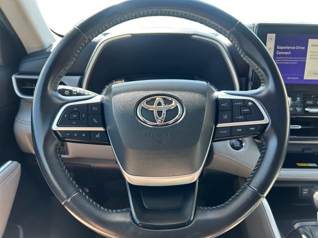 Used 2023 Toyota Highlander XLE AWD/4WD image 13
