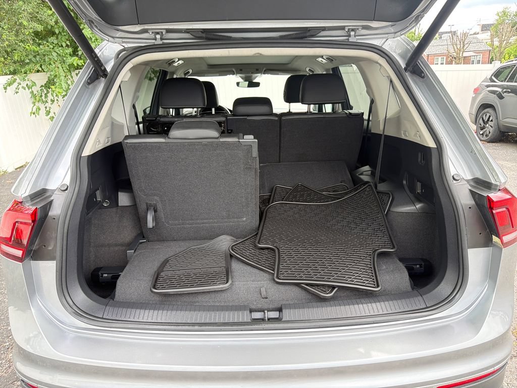 Used 2023 Volkswagen Tiguan SE w/ Panoramic Sunroof Package FWD image 42
