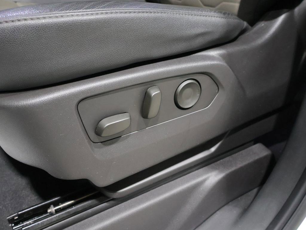 Used 2024 Chevrolet Silverado 1500 ZR2 w/ Technology Package image 13