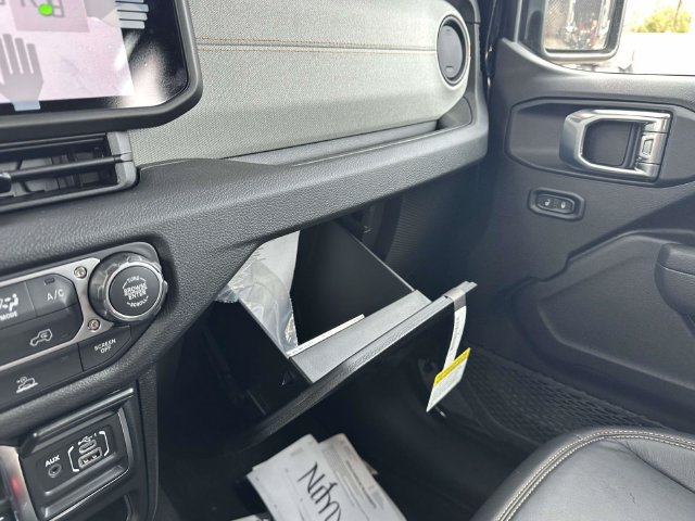 New 2026 Jeep Gladiator Sport AWD/4WD image 16