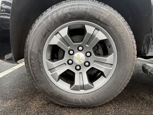 Used 2016 Chevrolet Suburban LT image 3