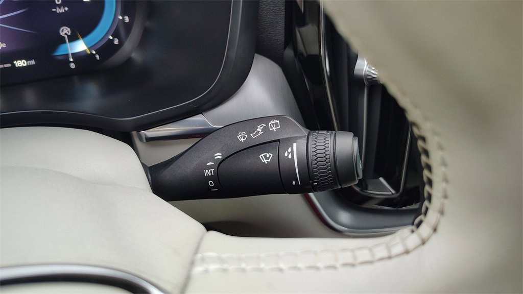 Certified 2023 Volvo XC60 B5 Core w/ Climate Package image 16