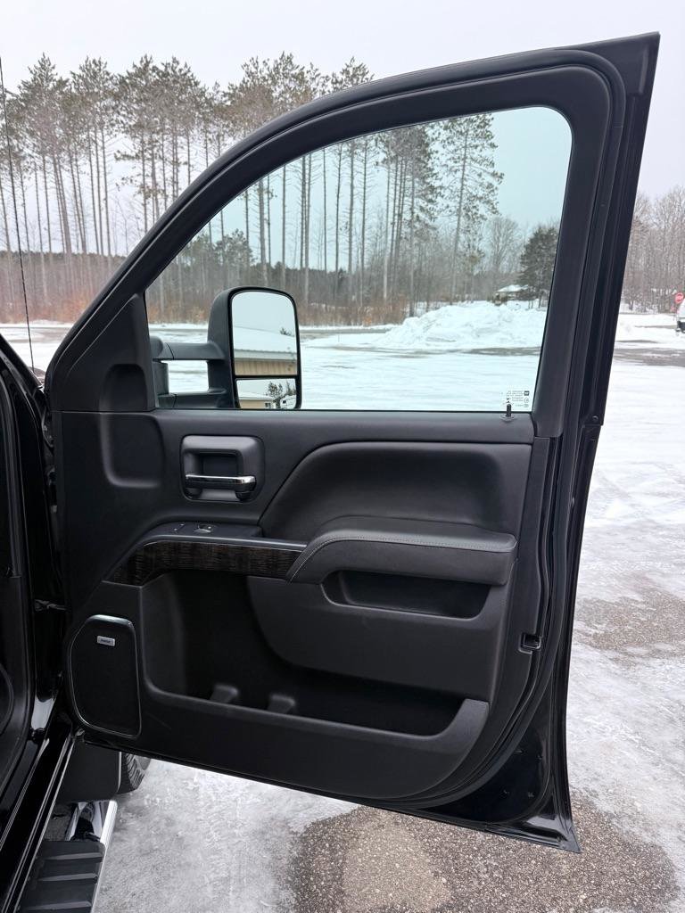 Used 2015 GMC Sierra 3500 Denali w/ Duramax Plus Package image 16
