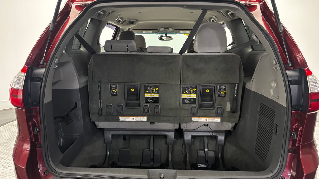 Used 2015 Toyota Sienna LE FWD image 32