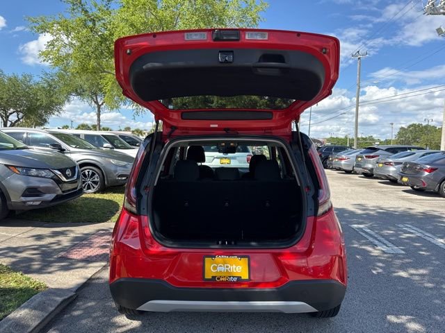 Used 2025 Kia Soul LX w/ LX Technology Package FWD image 17