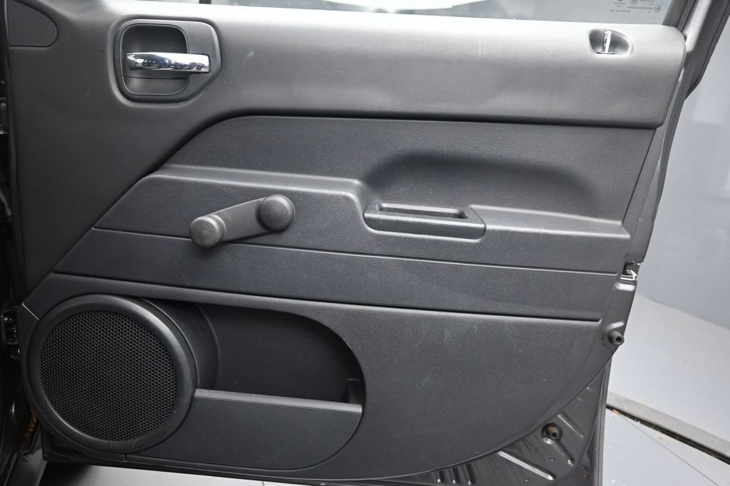 Used 2015 Jeep Patriot Sport FWD image 26