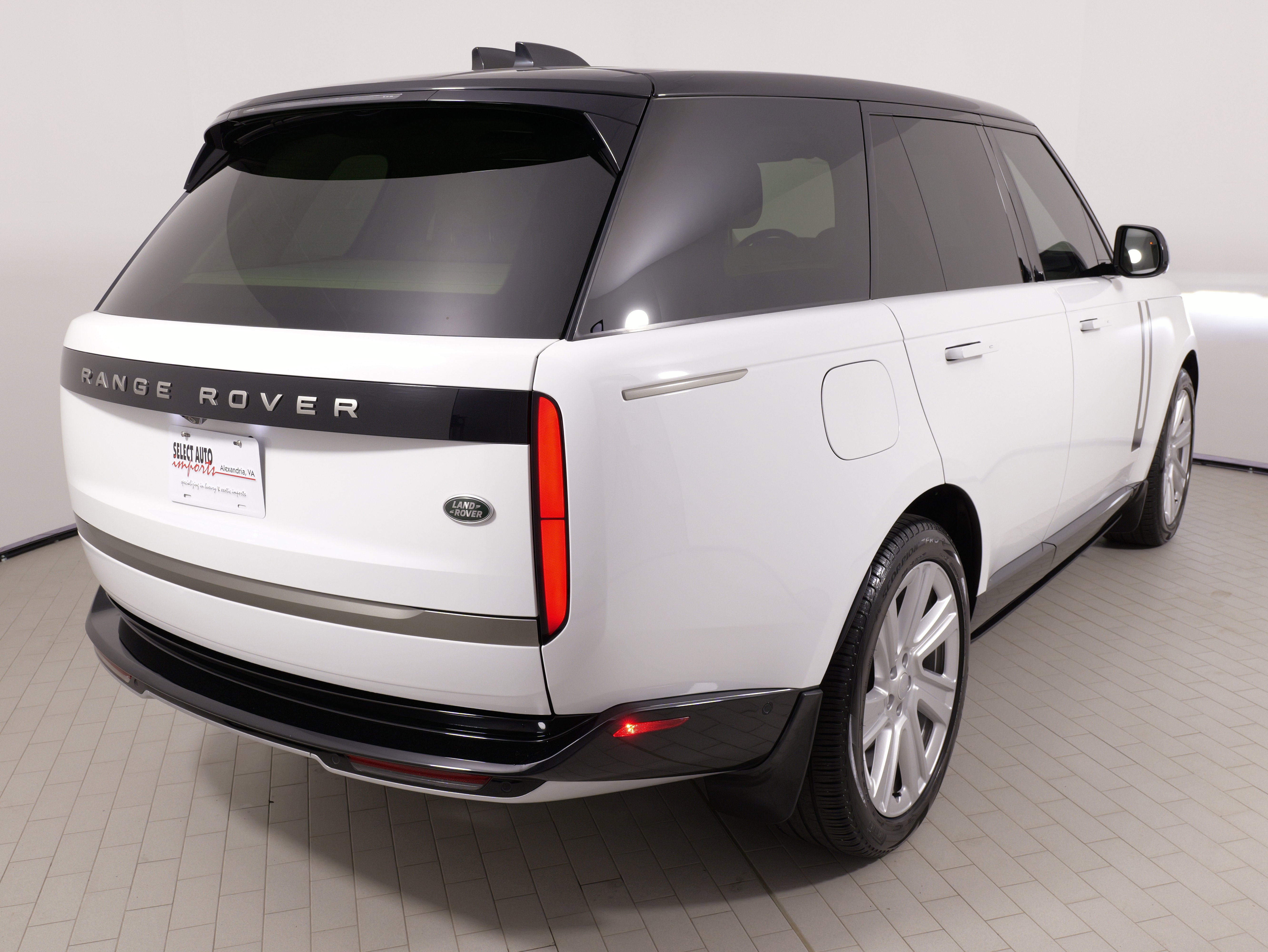 Used 2023 Land Rover Range Rover SE image 11