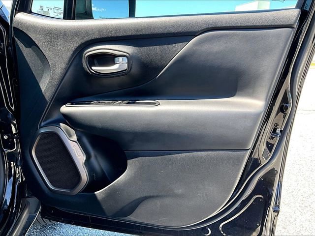 Used 2023 Jeep Renegade Latitude AWD/4WD image 12