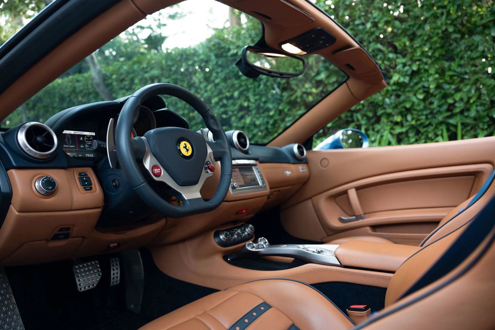Used 2010 Ferrari California RWD image 15