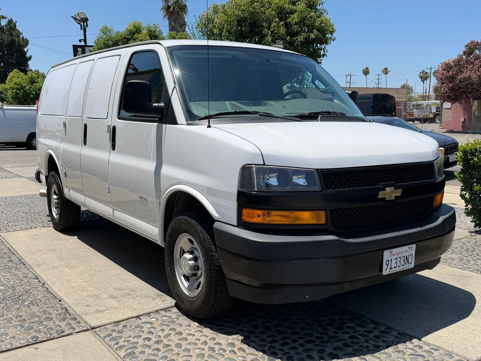 Used 2022 Chevrolet Express 2500 w/ Driver Convenience Package RWD image 3