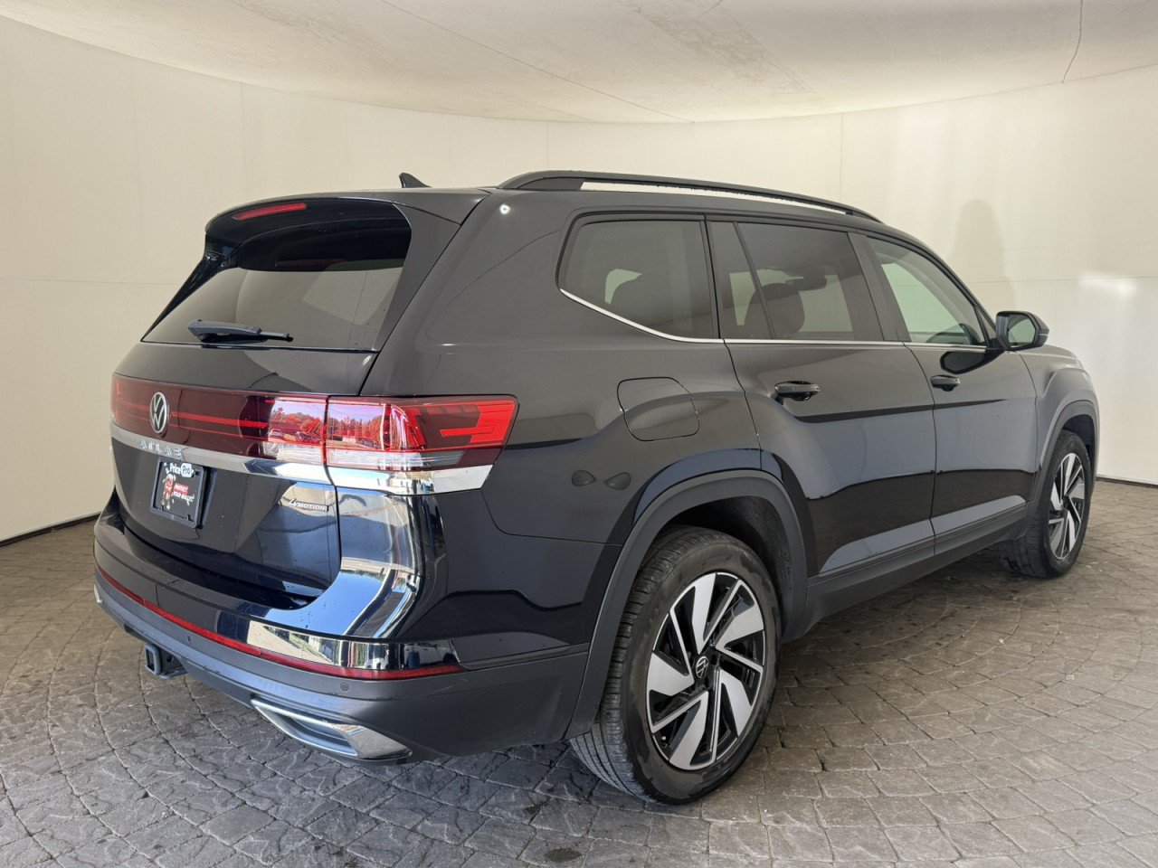 Used 2025 Volkswagen Atlas SE AWD/4WD image 9