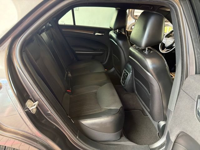 Used 2018 Chrysler 300 C w/ Safetytec Plus Group RWD image 17