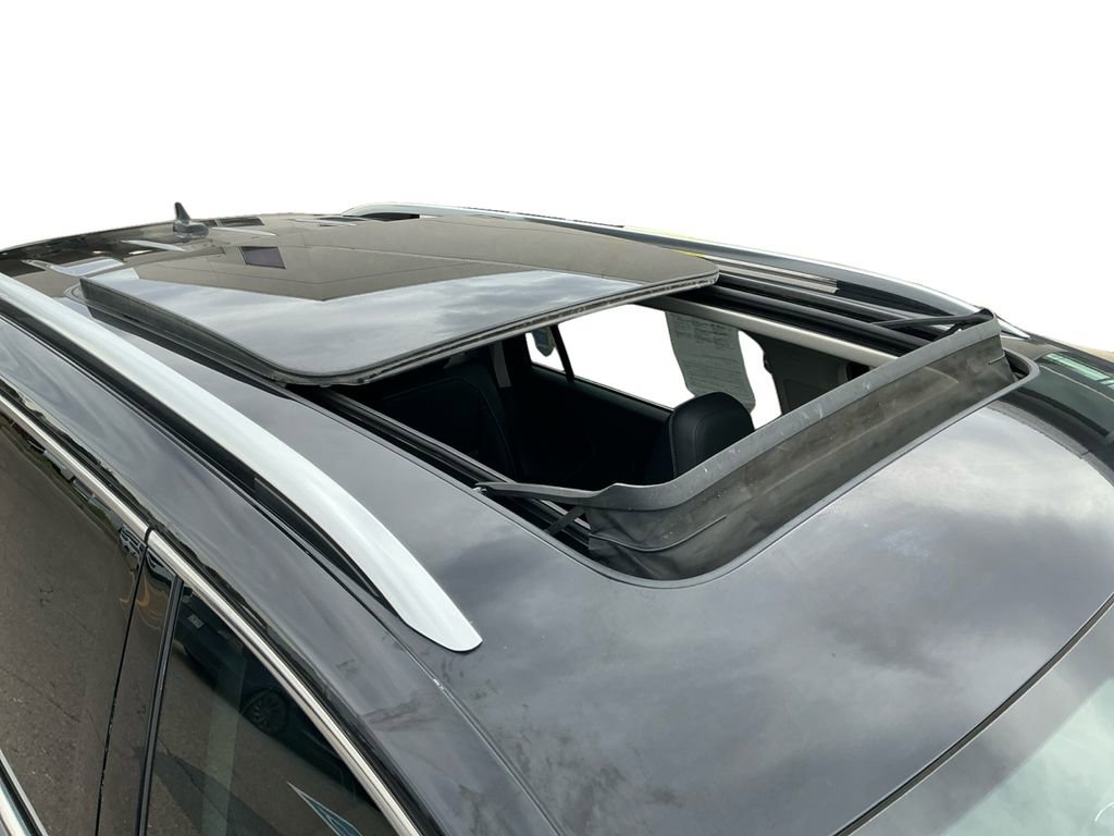 Used 2023 Volkswagen Tiguan SE w/ Panoramic Sunroof Package image 22