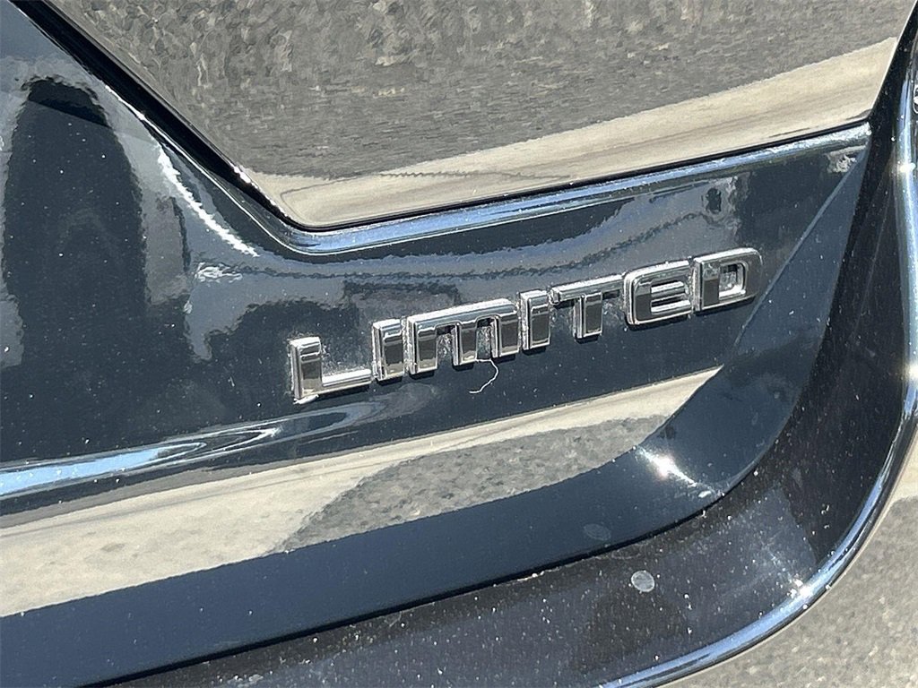 Used 2025 Jeep Grand Cherokee Limited w/ Black Appearance Package image 30