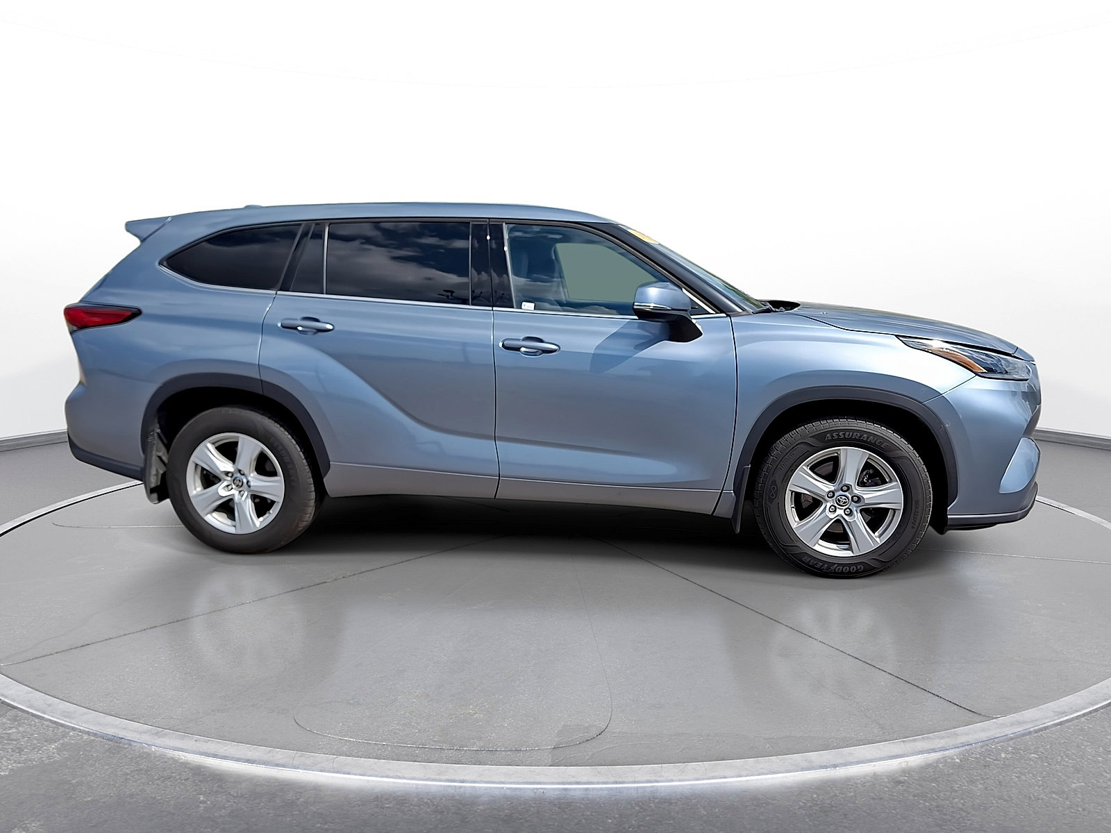 Used 2021 Toyota Highlander LE AWD/4WD image 9