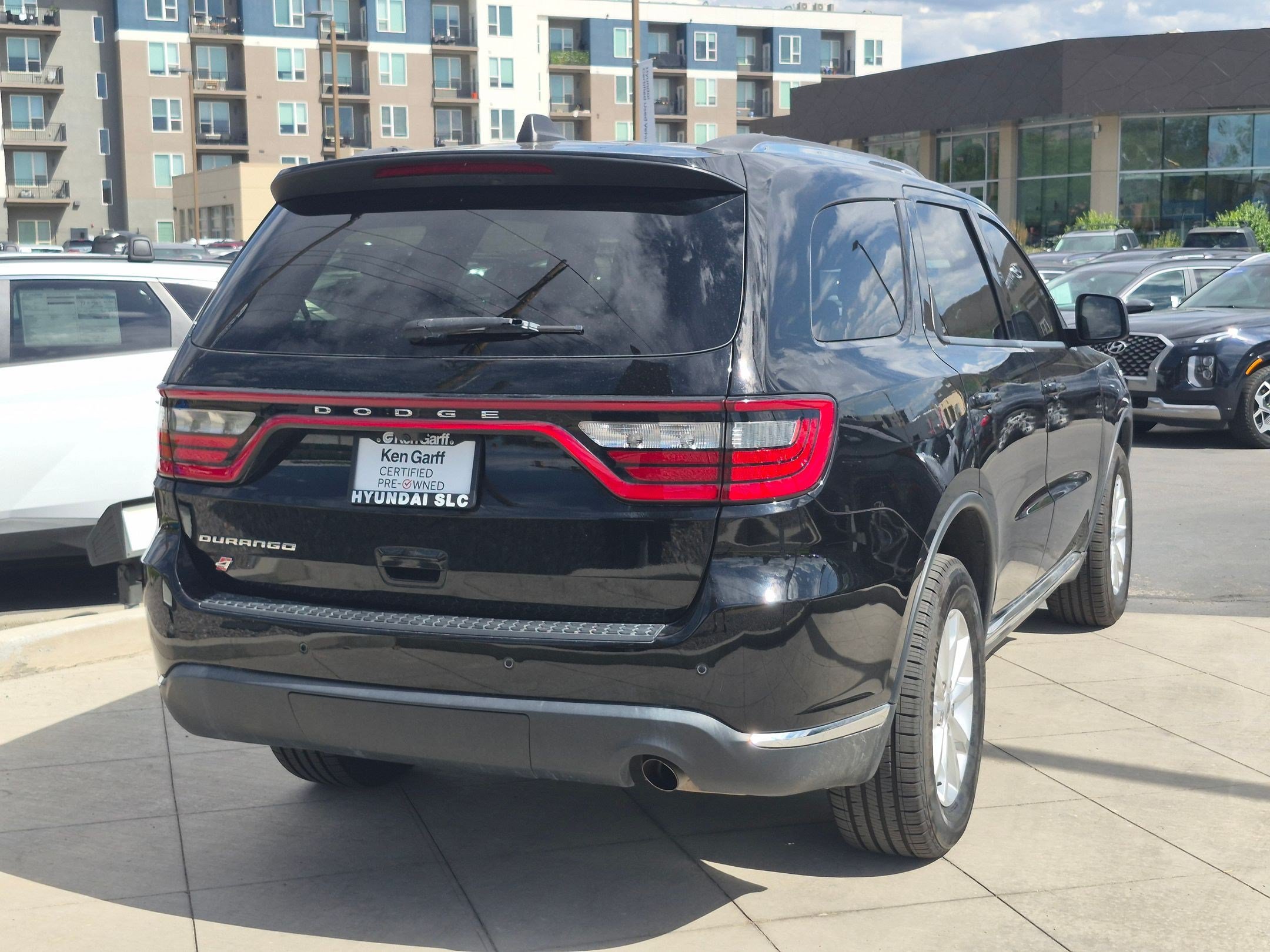 Used 2022 Dodge Durango SXT AWD/4WD image 3