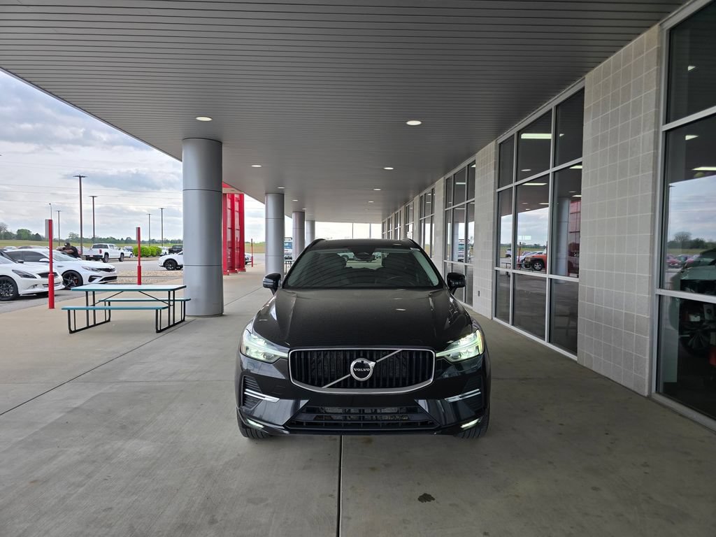 Used 2023 Volvo XC60 B5 Core AWD/4WD image 2