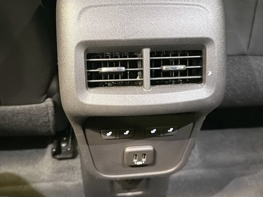 Used 2024 Chevrolet Equinox Premier AWD/4WD image 26