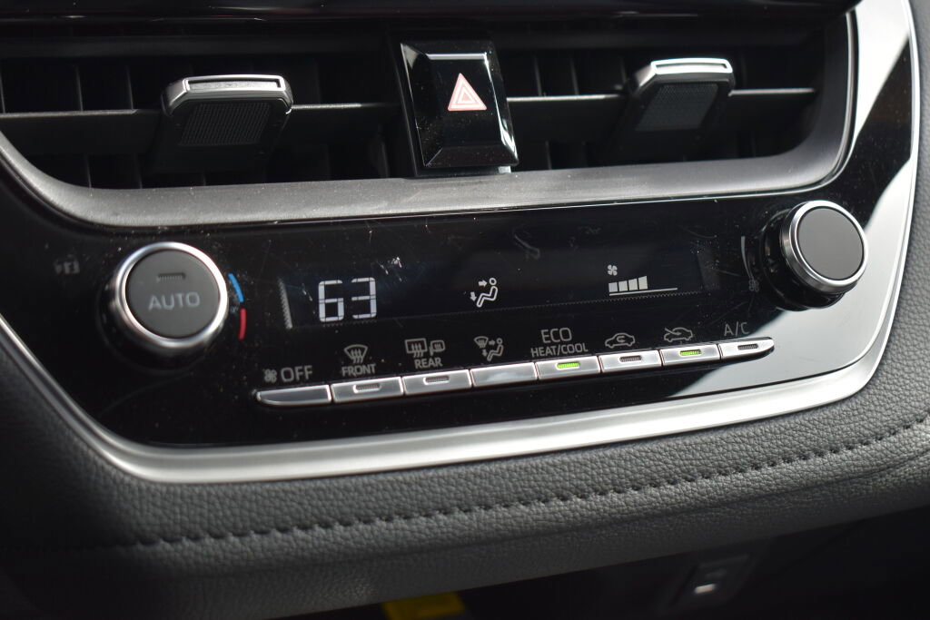 Certified 2025 Toyota Corolla XSE image 12