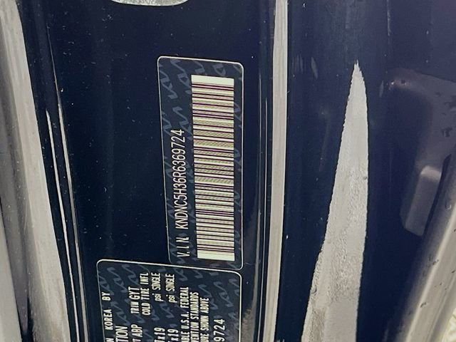 Used 2024 Kia Carnival EX image 34