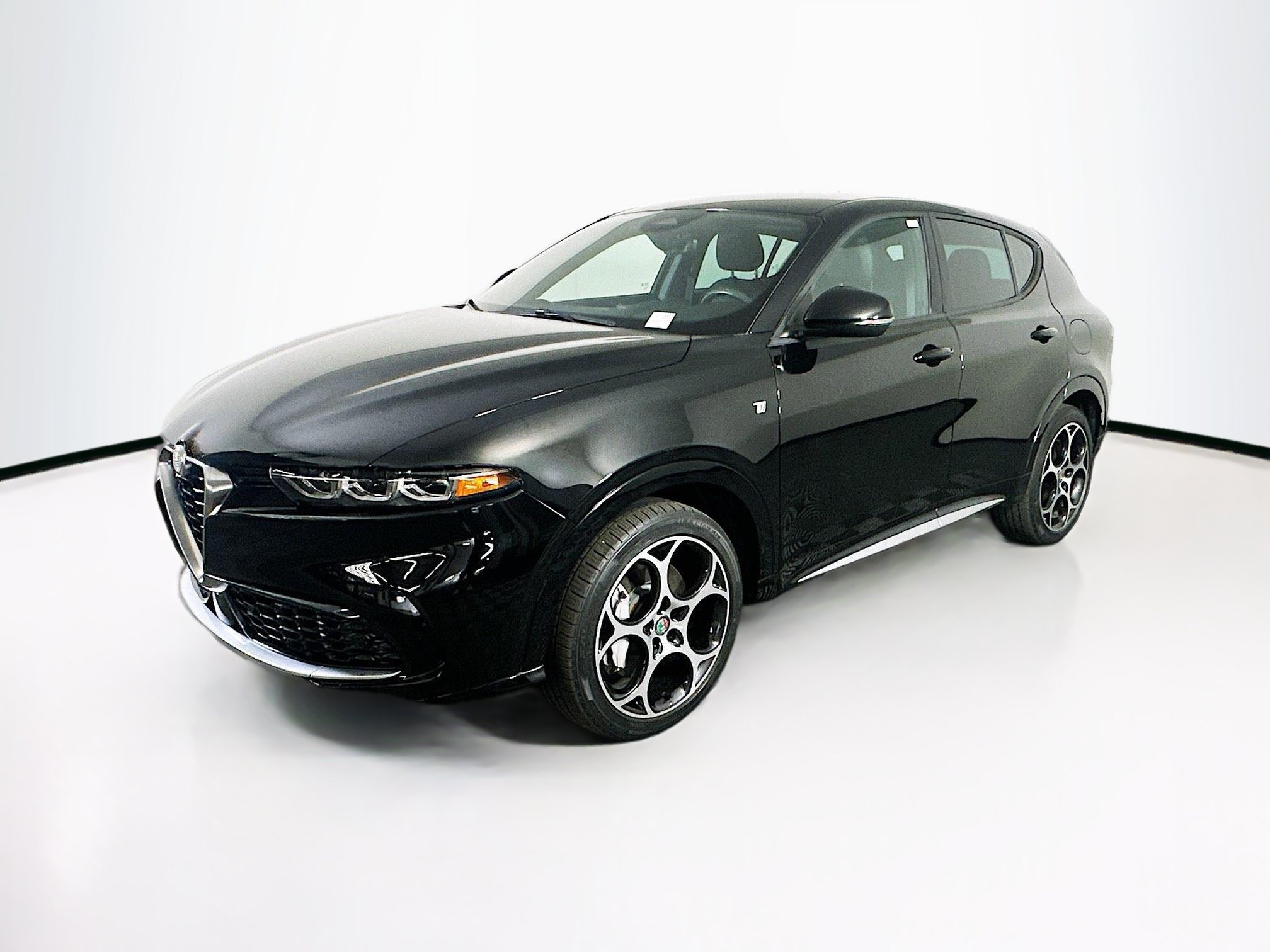 Used 2024 Alfa Romeo Tonale Ti w/ Premium Interior Package AWD/4WD image 3