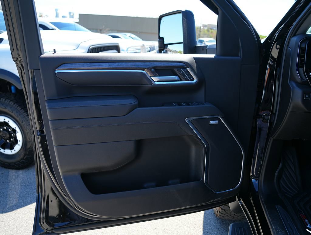 Used 2025 Chevrolet Silverado 2500 LTZ w/ LTZ Plus Package AWD/4WD image 20