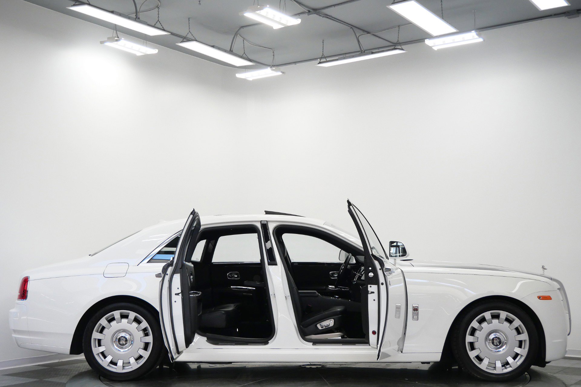 Used 2014 Rolls-Royce Ghost RWD image 50