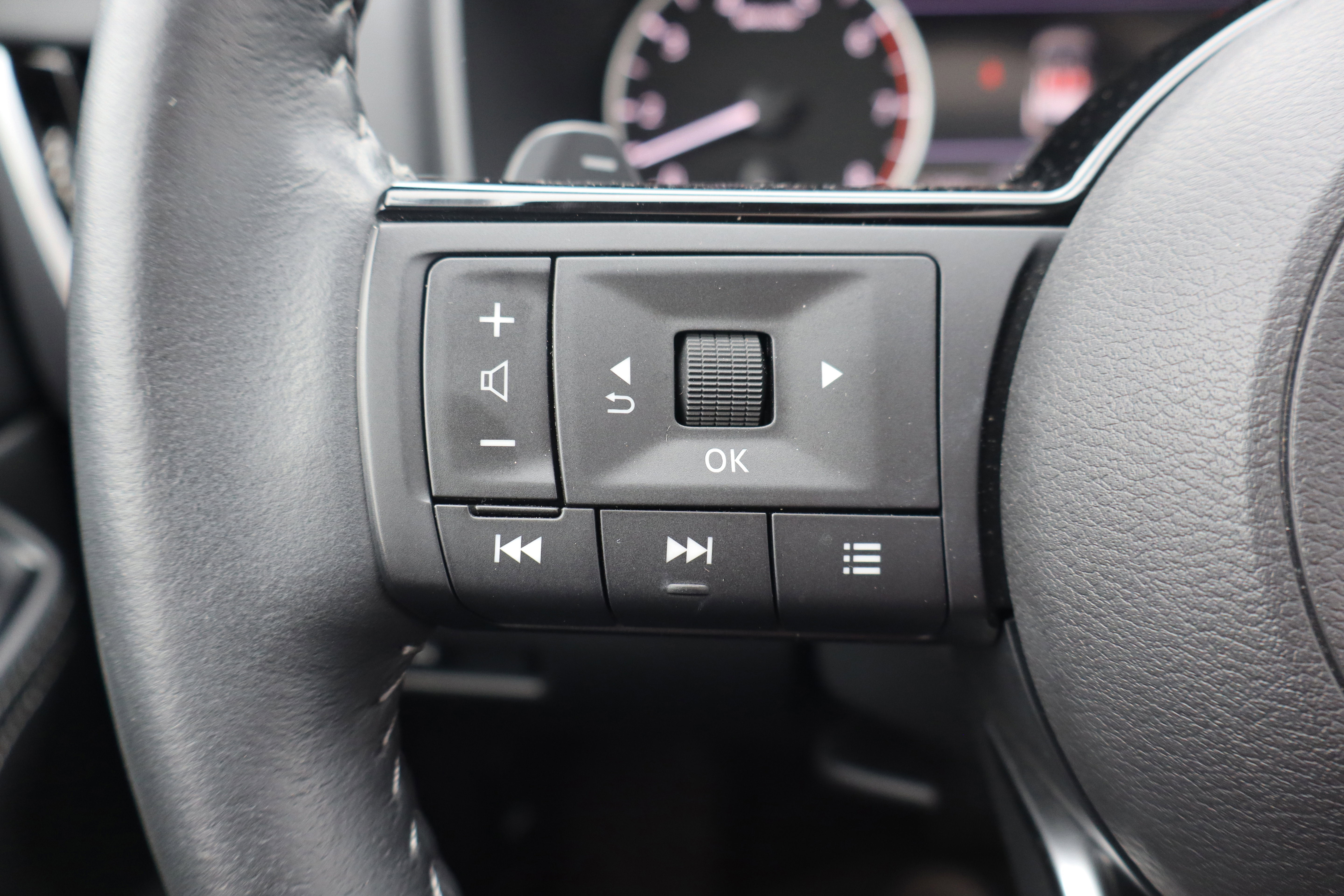 Used 2023 Nissan Rogue SL image 15