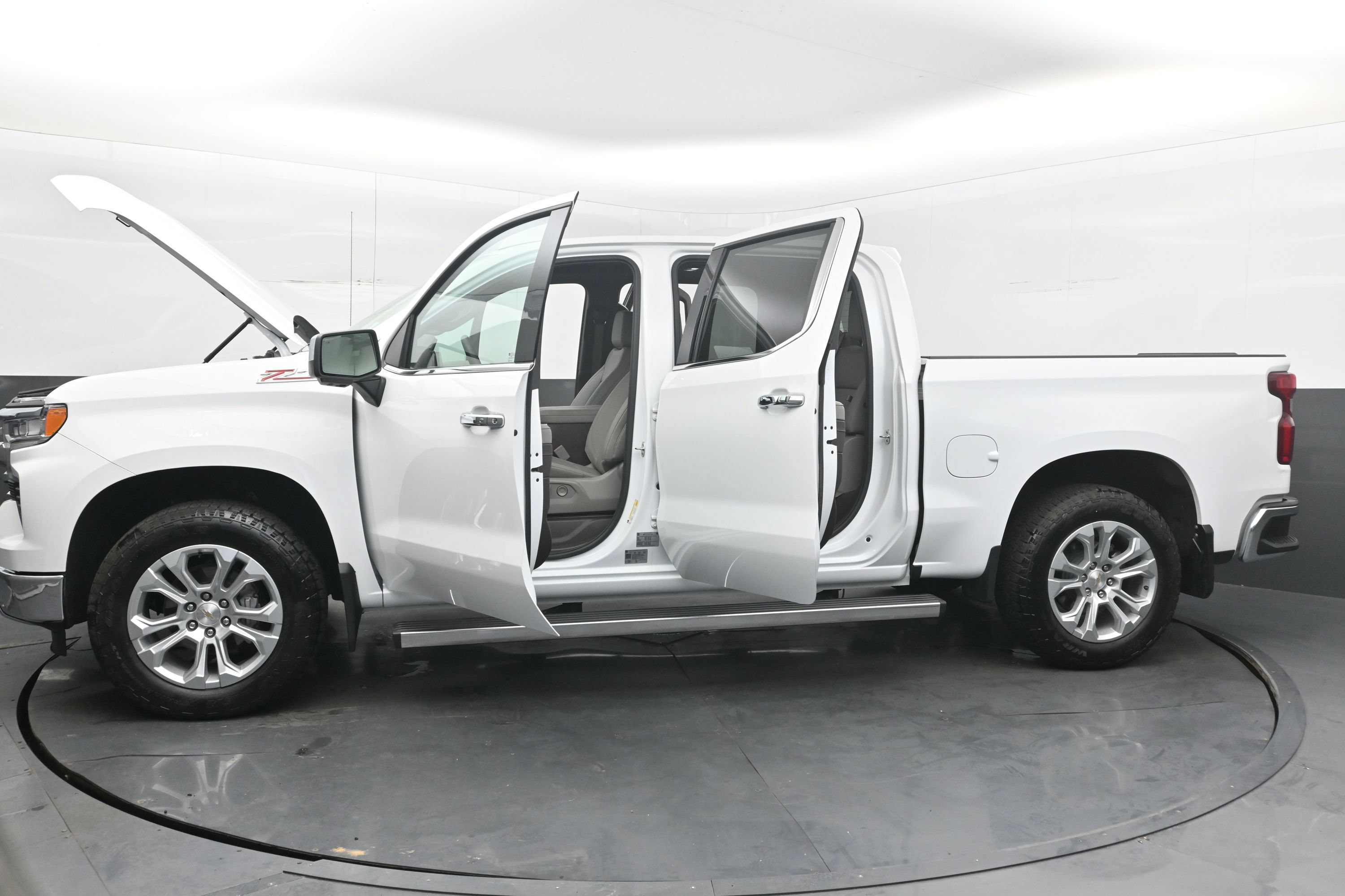 Used 2025 Chevrolet Silverado 1500 LTZ w/ LTZ Premium Package AWD/4WD image 38