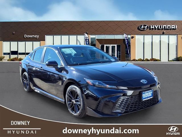 Used 2025 Toyota Camry SE FWD image 2