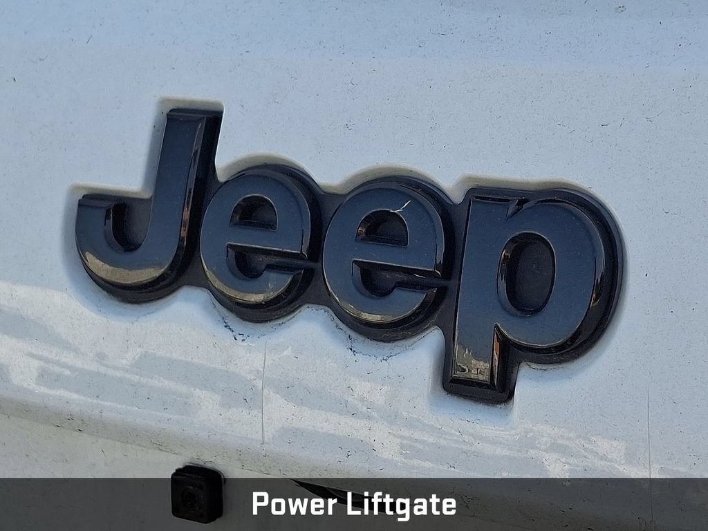 Used 2018 Jeep Grand Cherokee Altitude AWD/4WD image 29
