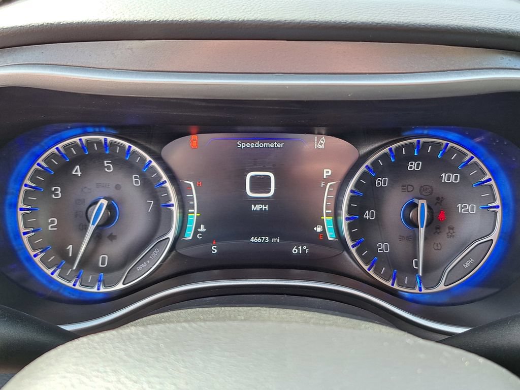Used 2024 Chrysler Pacifica Touring-L FWD image 10