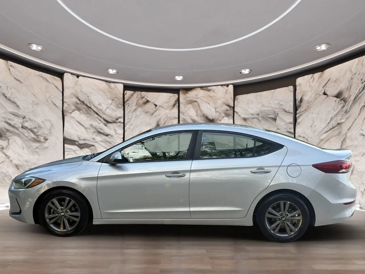 Used 2018 Hyundai Elantra SEL FWD image 3