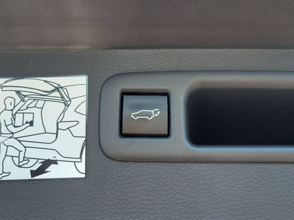 Used 2023 Toyota Highlander Platinum FWD image 24