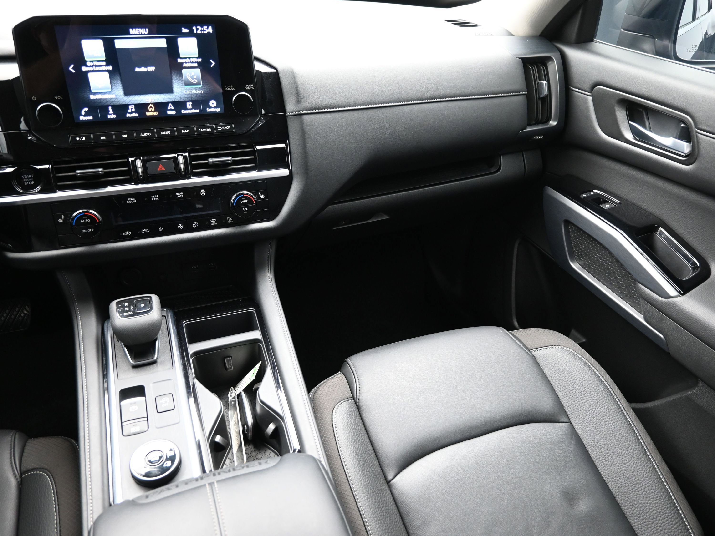 Used 2025 Nissan Pathfinder SL image 40