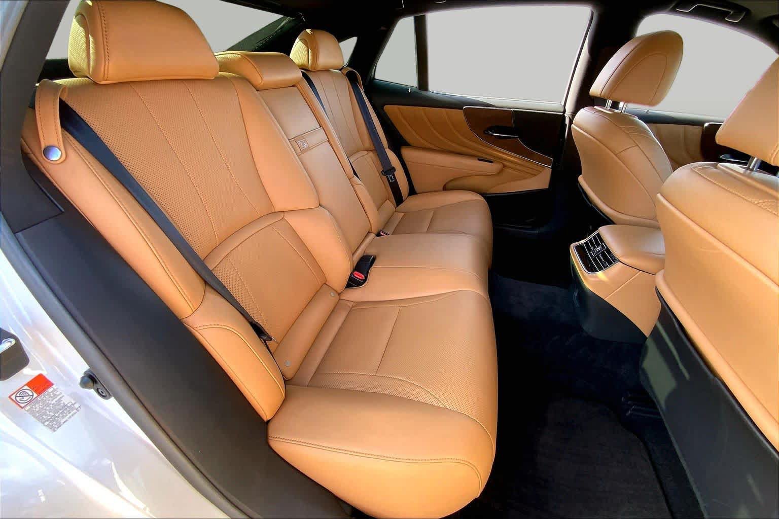 Used 2021 Lexus LS 500 w/ Accessory Package (Z2) RWD image 19
